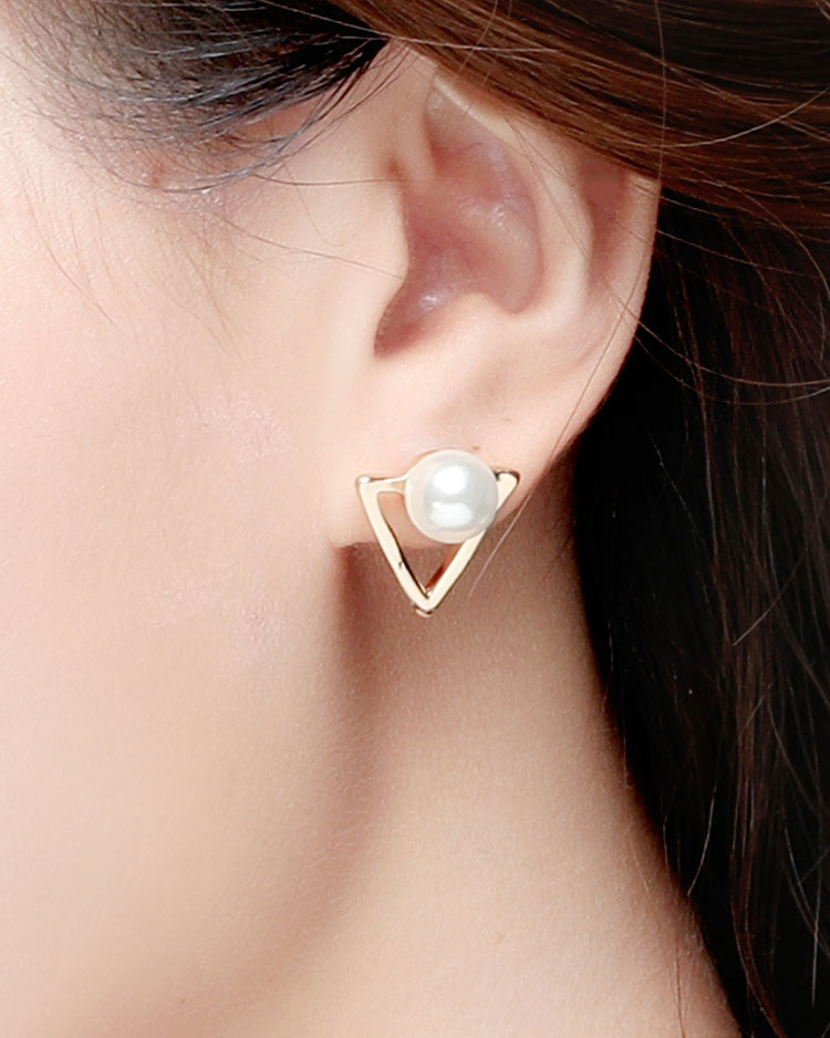 簍空金三角珍珠 耳針/無耳洞黏貼式耳環 模特兒展示