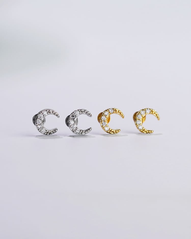 輕盈月亮鑲鑽 耳針/無耳洞黏貼式耳環 場景展示