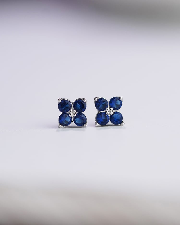 寶藍水鑽花朵 耳針/無耳洞黏貼式耳環 場景展示