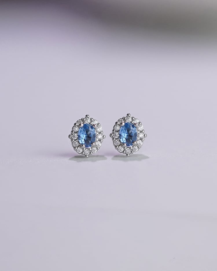 藍水晶橢圓水鑽 耳針/無耳洞黏貼式耳環 場景展示