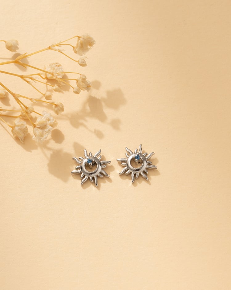 璀璨太陽圖騰藍鑽 耳針/無耳洞黏貼式耳環 場景展示
