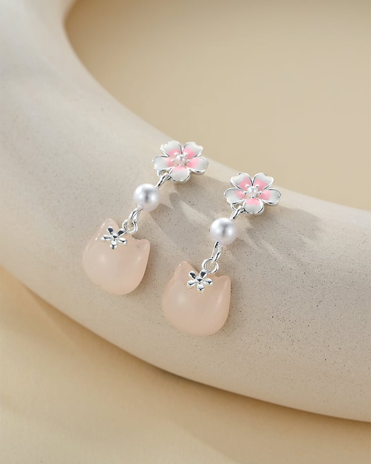 甜美粉櫻珍珠貓咪 耳針/無耳洞黏貼式耳環 場景展示