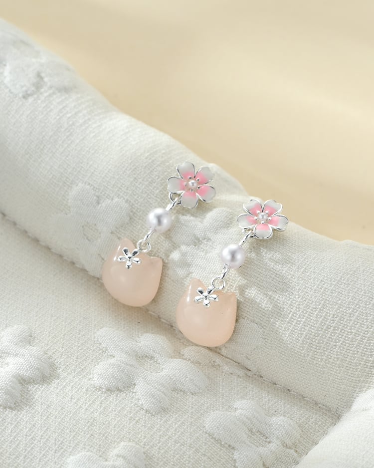 甜美粉櫻珍珠貓咪 耳針/無耳洞黏貼式耳環 場景展示