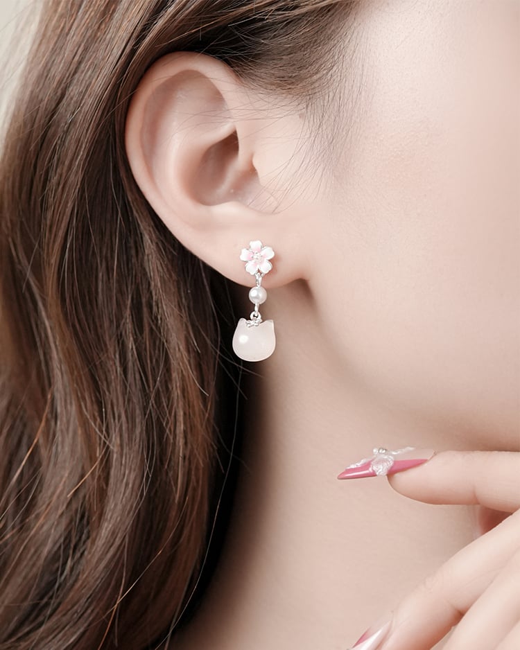 甜美粉櫻珍珠貓咪 耳針/無耳洞黏貼式耳環 模特兒展示