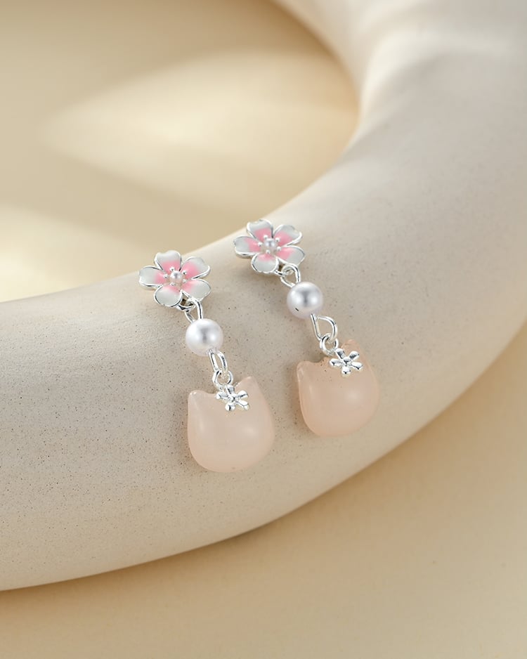 甜美粉櫻珍珠貓咪 耳針/無耳洞黏貼式耳環 場景展示