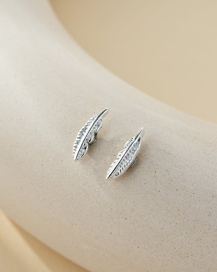 簡約質感羽毛 耳針/無耳洞黏貼式耳環 場景展示