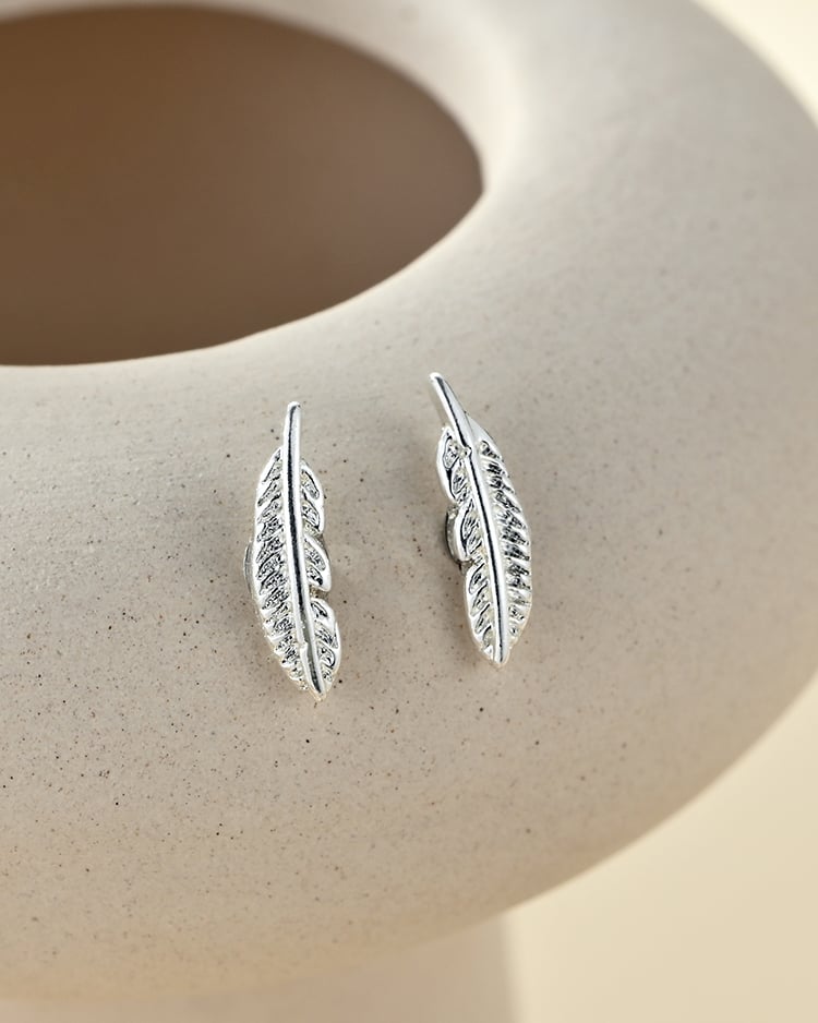 簡約質感羽毛 耳針/無耳洞黏貼式耳環 場景展示