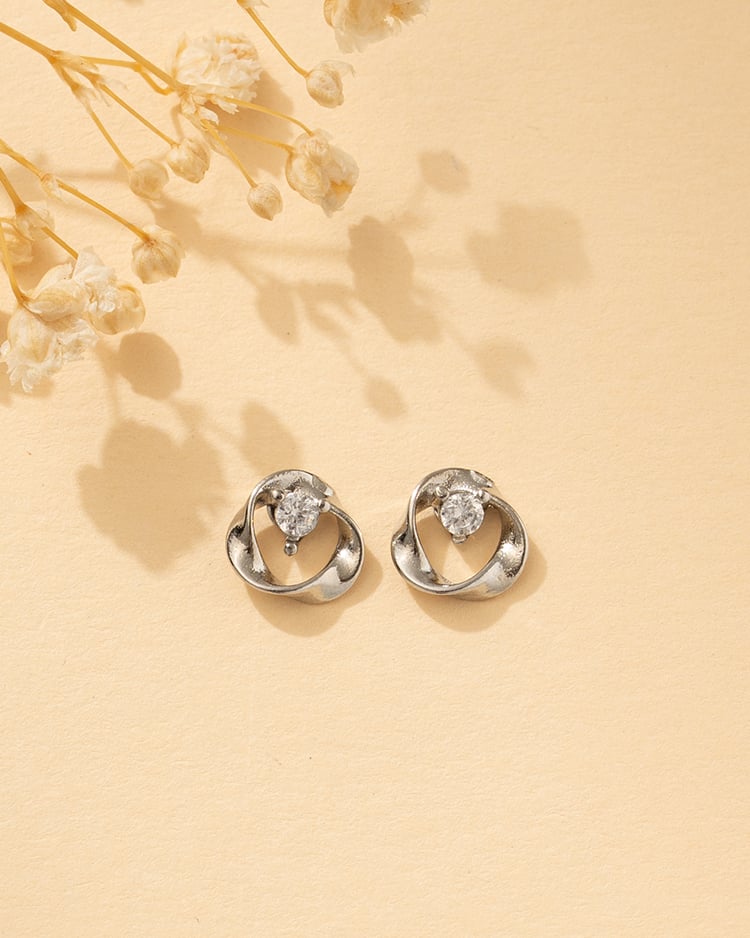 莫比烏斯扭結單鑽 耳針/無耳洞黏貼式耳環 場景展示