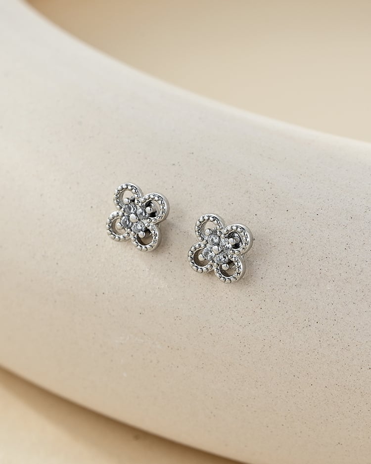 復古滾邊鏤空小花 耳針/無耳洞黏貼式耳環 場景展示