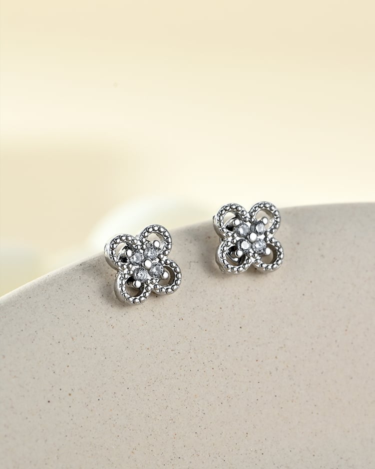 復古滾邊鏤空小花 耳針/無耳洞黏貼式耳環 場景展示