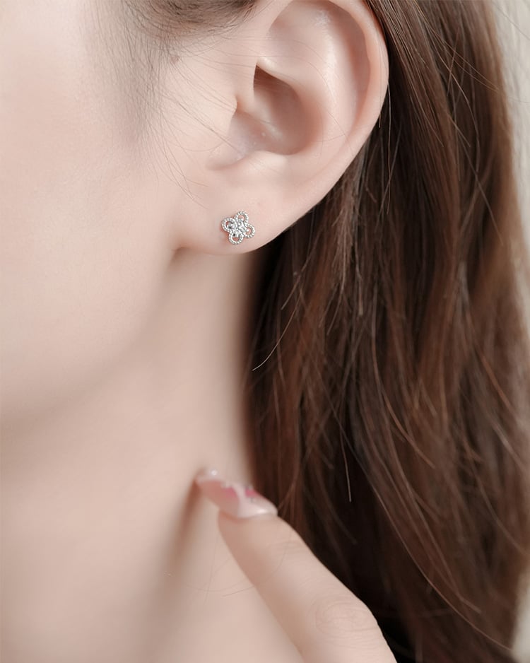 復古滾邊鏤空小花 耳針/無耳洞黏貼式耳環 模特兒展示