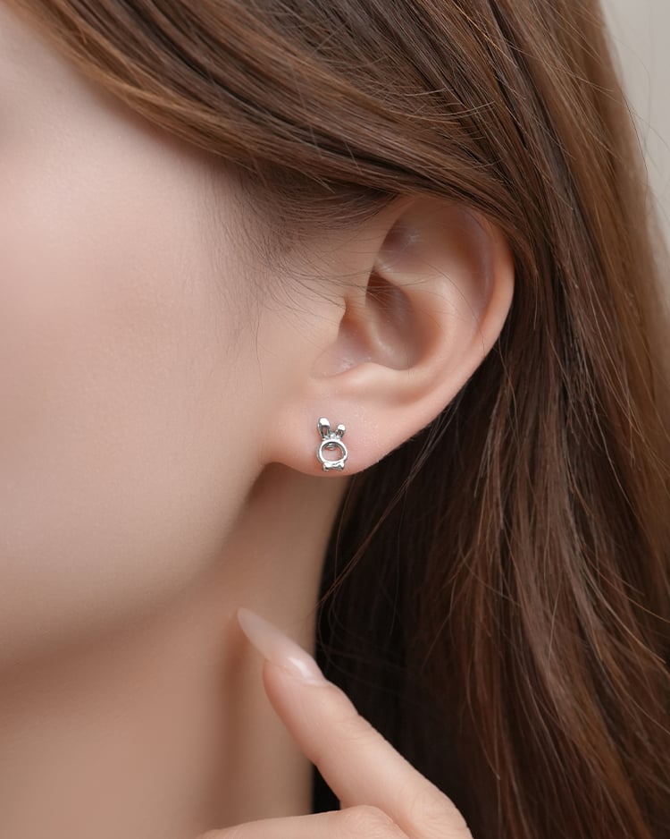 俏皮不對稱萌兔胡蘿蔔 耳針/無耳洞黏貼式耳環 模特兒展示