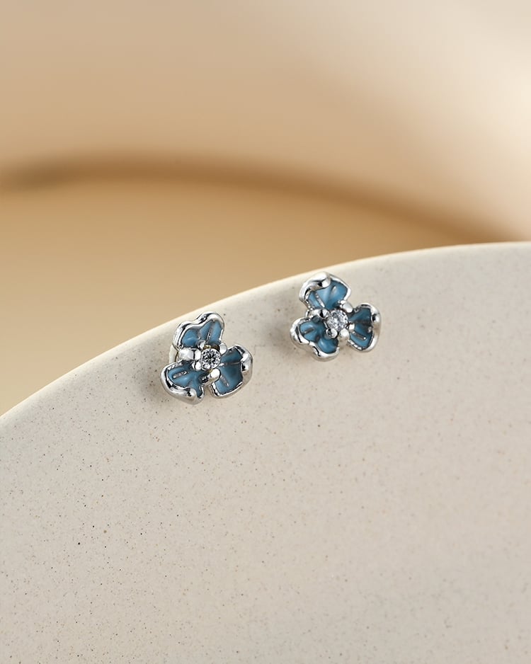 清新藍調三瓣小花 耳針/無耳洞黏貼式耳環 場景展示