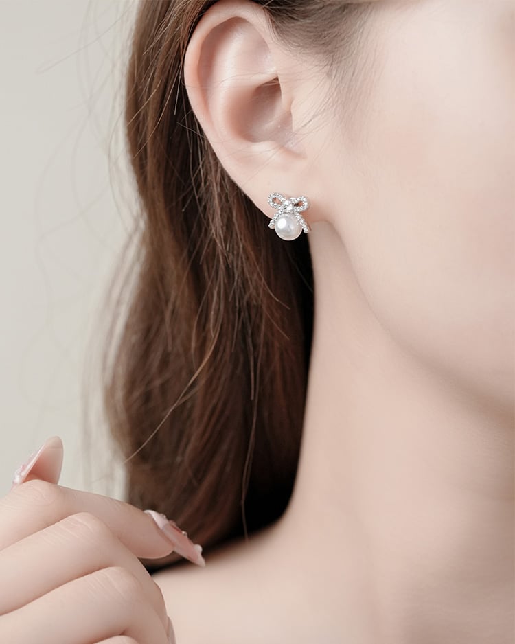 璀璨滿鑽蝴蝶結珍珠 耳針/無耳洞黏貼式耳環 模特兒展示