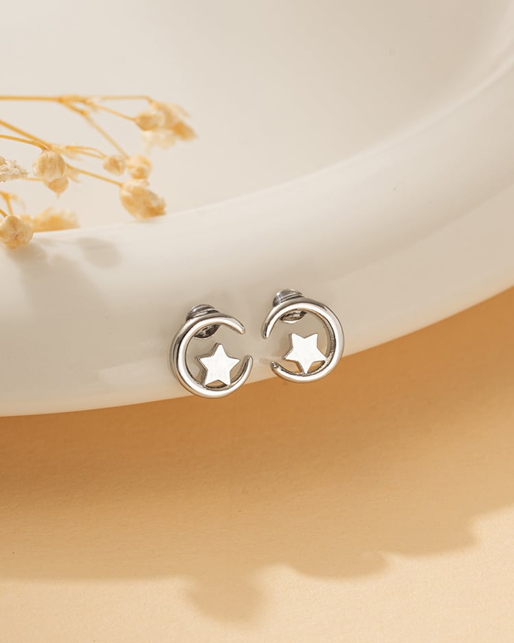 簡約星月交織 耳針/無耳洞黏貼式耳環 場景展示