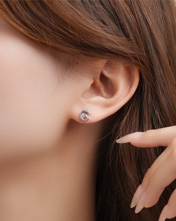 簡約星月交織 耳針/無耳洞黏貼式耳環 模特兒展示