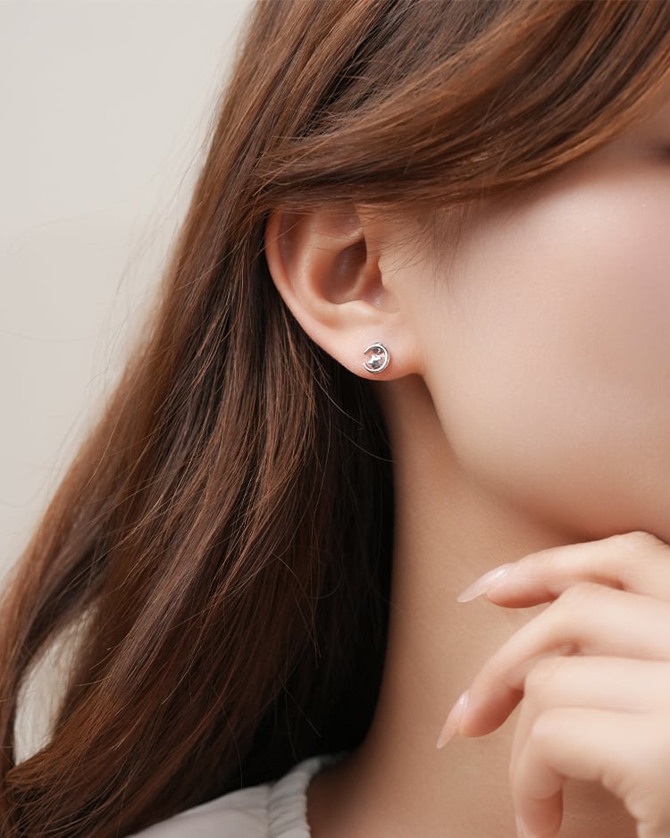 簡約星月交織 耳針/無耳洞黏貼式耳環 模特兒展示