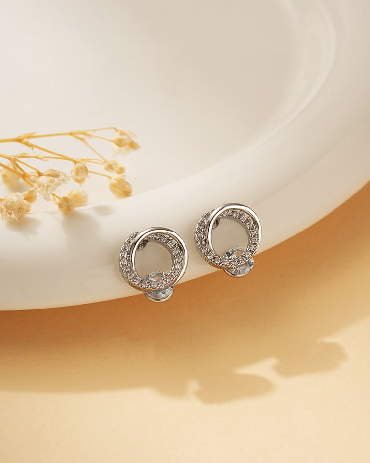 璀璨光圈滿鑽幾何 耳針/無耳洞黏貼式耳環 場景展示
