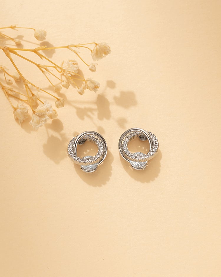 璀璨光圈滿鑽幾何 耳針/無耳洞黏貼式耳環 場景展示