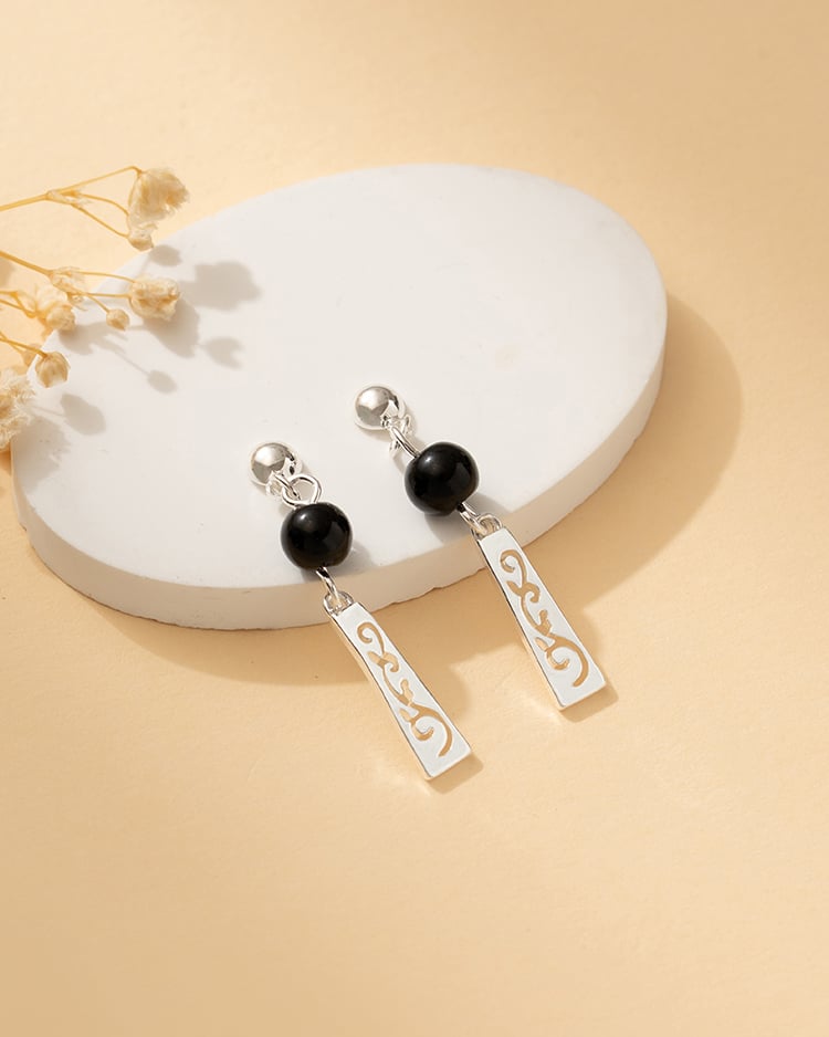 典雅黑珠鏤空長墜 耳針/無耳洞黏貼式耳環 場景展示