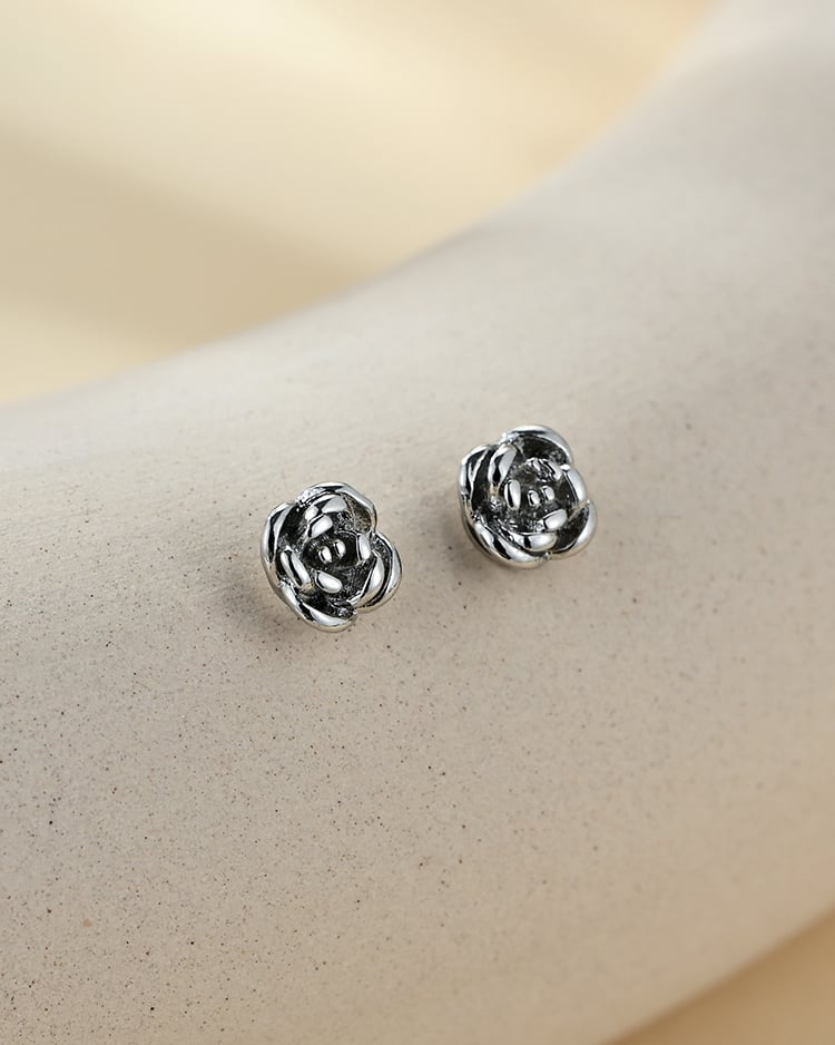 氣質銀色立體玫瑰 耳針/無耳洞黏貼式耳環 場景展示