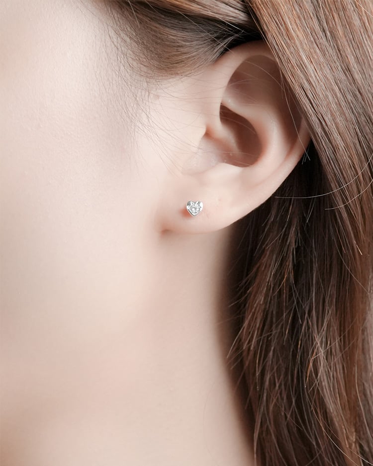 甜美愛心單鑽 耳針/無耳洞黏貼式耳環 模特兒展示