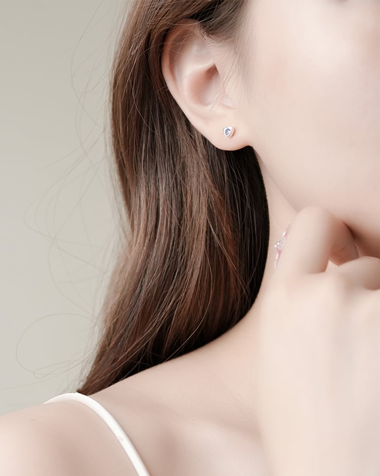 甜美愛心單鑽 耳針/無耳洞黏貼式耳環 模特兒展示