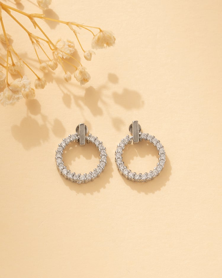 璀璨滿鑽幾何圓圈 耳針/無耳洞黏貼式耳環 場景展示