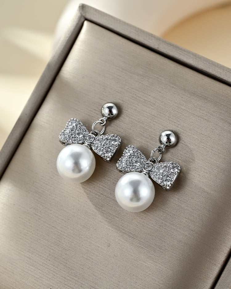 氣質滿鑽蝴蝶結大珍珠 耳針/無耳洞黏貼式耳環 場景展示