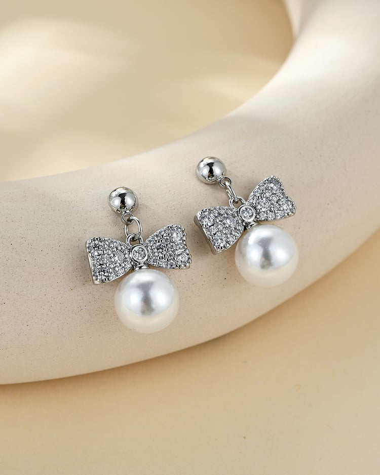 氣質滿鑽蝴蝶結大珍珠 耳針/無耳洞黏貼式耳環 場景展示