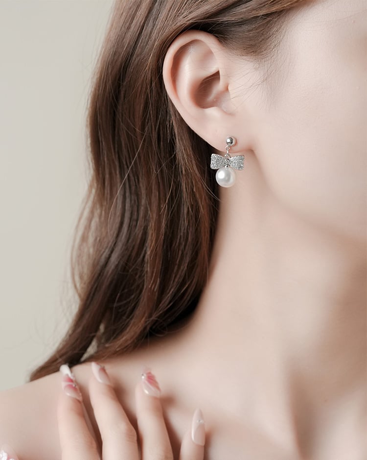 氣質滿鑽蝴蝶結大珍珠 耳針/無耳洞黏貼式耳環 模特兒展示