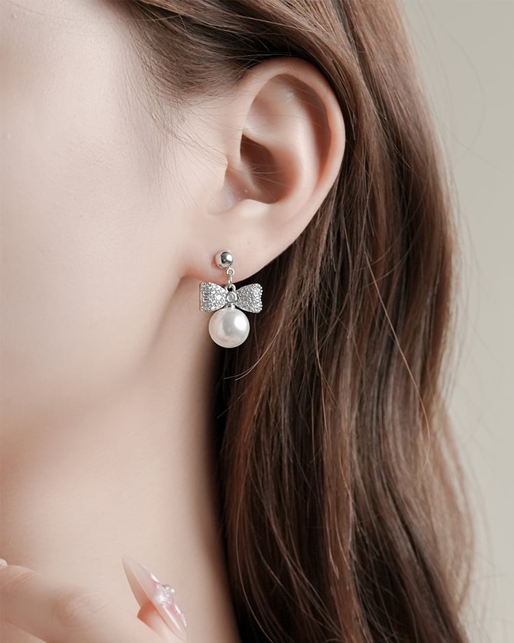 氣質滿鑽蝴蝶結大珍珠 耳針/無耳洞黏貼式耳環 模特兒展示