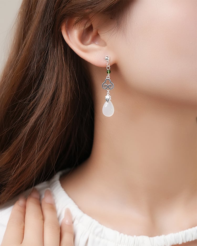 古典如意雲紋長墜 耳針/無耳洞黏貼式耳環 模特兒展示