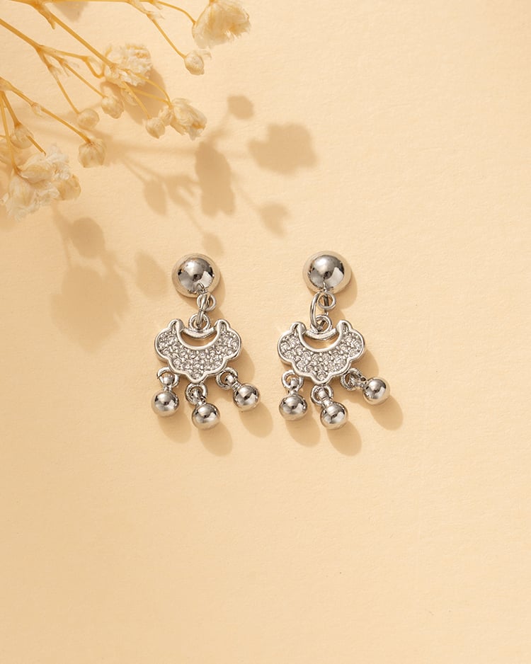 閃耀如意長命鎖 耳針/無耳洞黏貼式耳環 場景展示