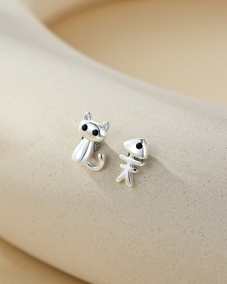 貪吃貓咪與魚骨頭 耳針/無耳洞黏貼式耳環 場景展示