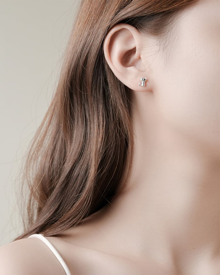 貪吃貓咪與魚骨頭 耳針/無耳洞黏貼式耳環 模特兒展示