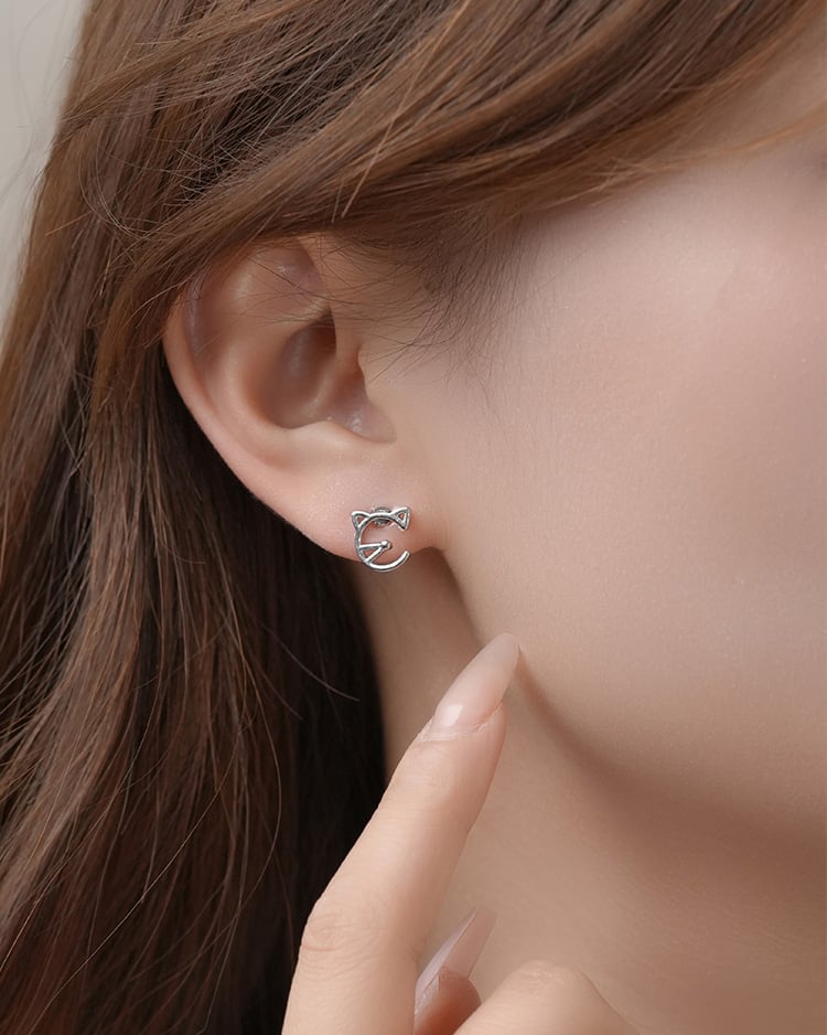 俏皮鏤空貓咪大頭 耳針/無耳洞黏貼式耳環 模特兒展示