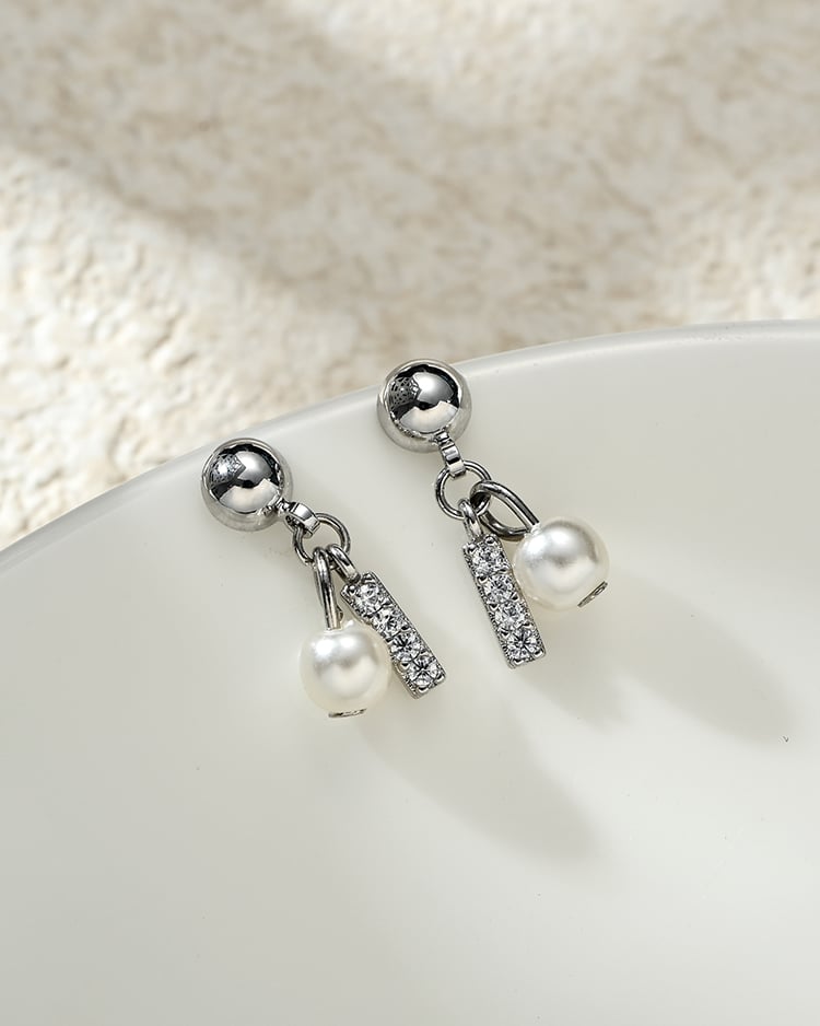 氣質珍珠與幾何一字鑽 耳針/無耳洞黏貼式耳環 場景展示