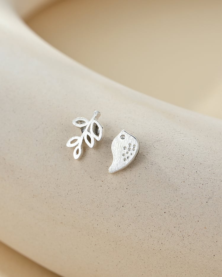 清新森林系 小鳥與樹葉 不對稱 耳針/無耳洞黏貼式耳環 場景展示