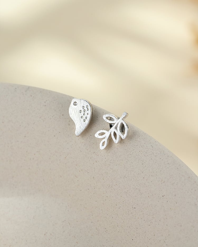 清新森林系 小鳥與樹葉 不對稱 耳針/無耳洞黏貼式耳環 場景展示