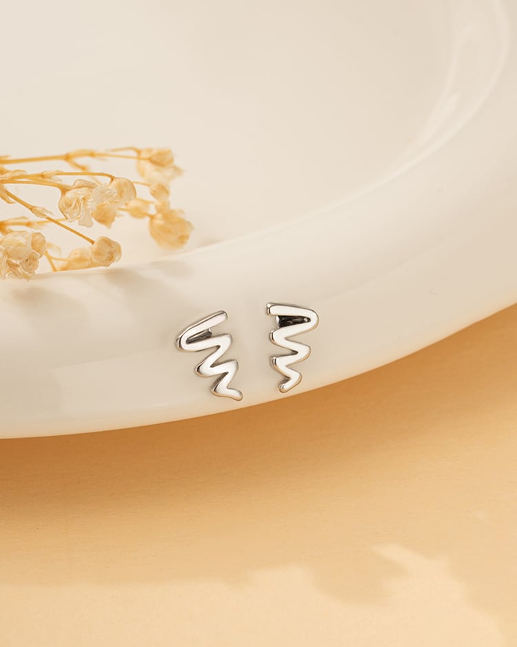 極簡抽象波浪線條 耳針/無耳洞黏貼式耳環 場景展示