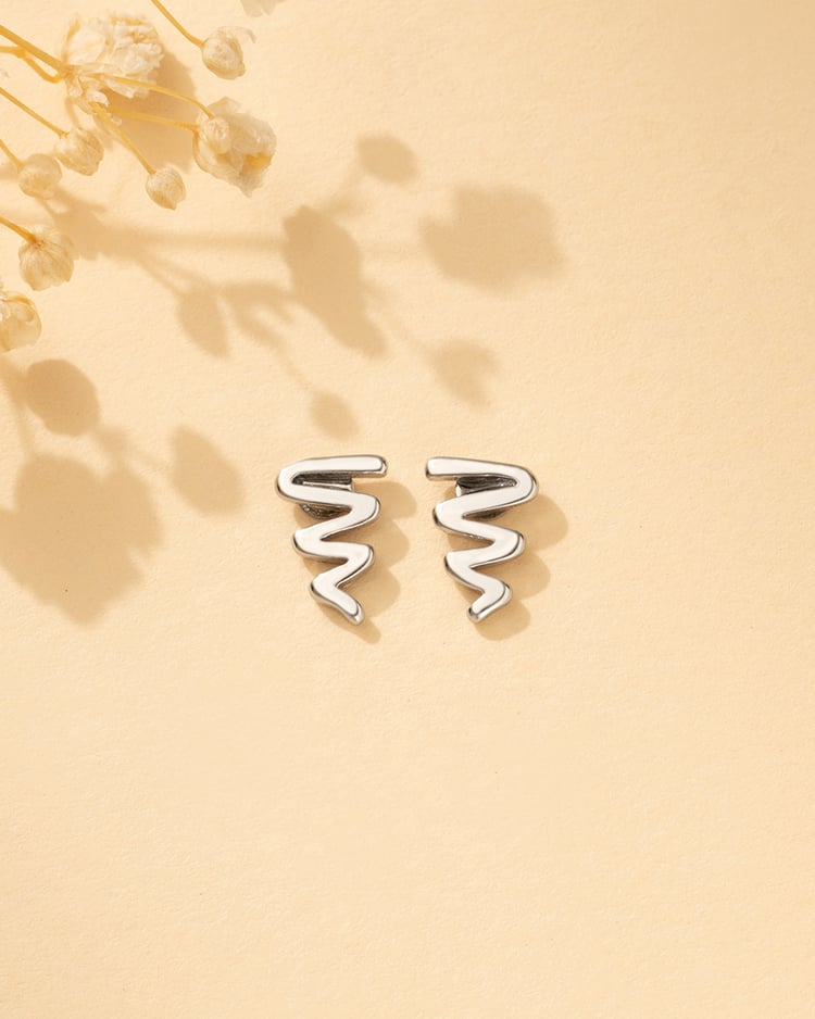 極簡抽象波浪線條 耳針/無耳洞黏貼式耳環 場景展示
