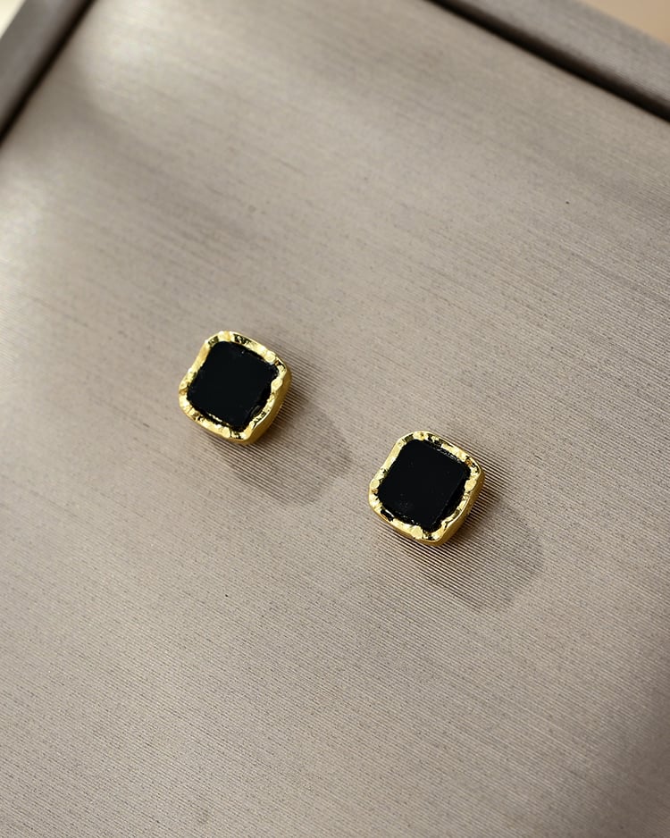 復古金邊黑方塊 耳針/無耳洞黏貼式耳環 場景展示
