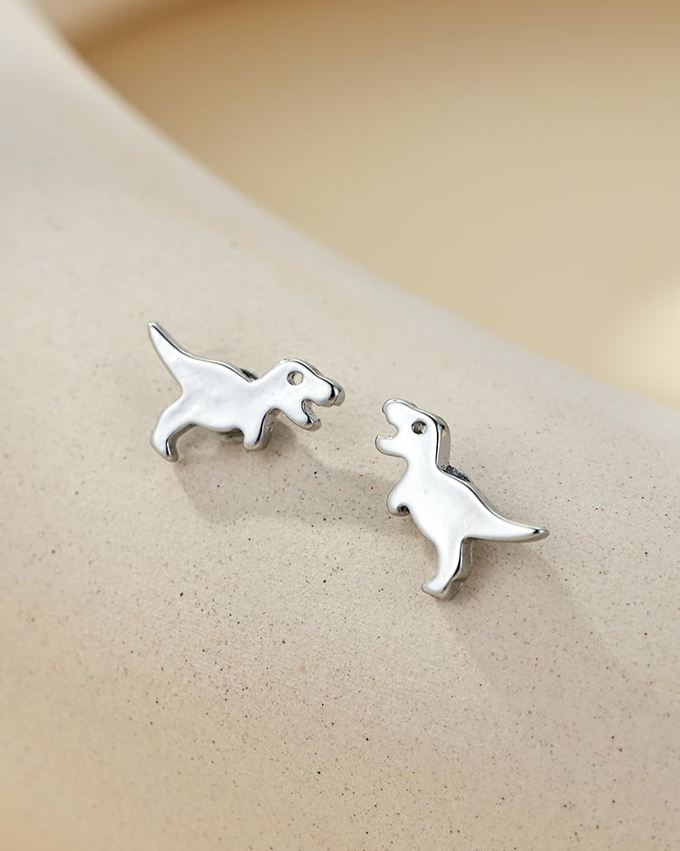 俏皮銀色小暴龍 耳針/無耳洞黏貼式耳環 場景展示