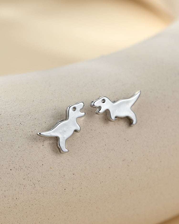 俏皮銀色小暴龍 耳針/無耳洞黏貼式耳環 場景展示