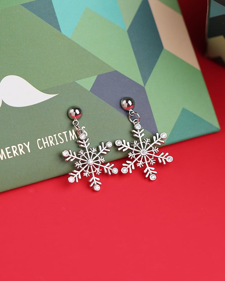 聖誕銀光閃閃雪花 耳針/無耳洞黏貼式耳環 場景展示