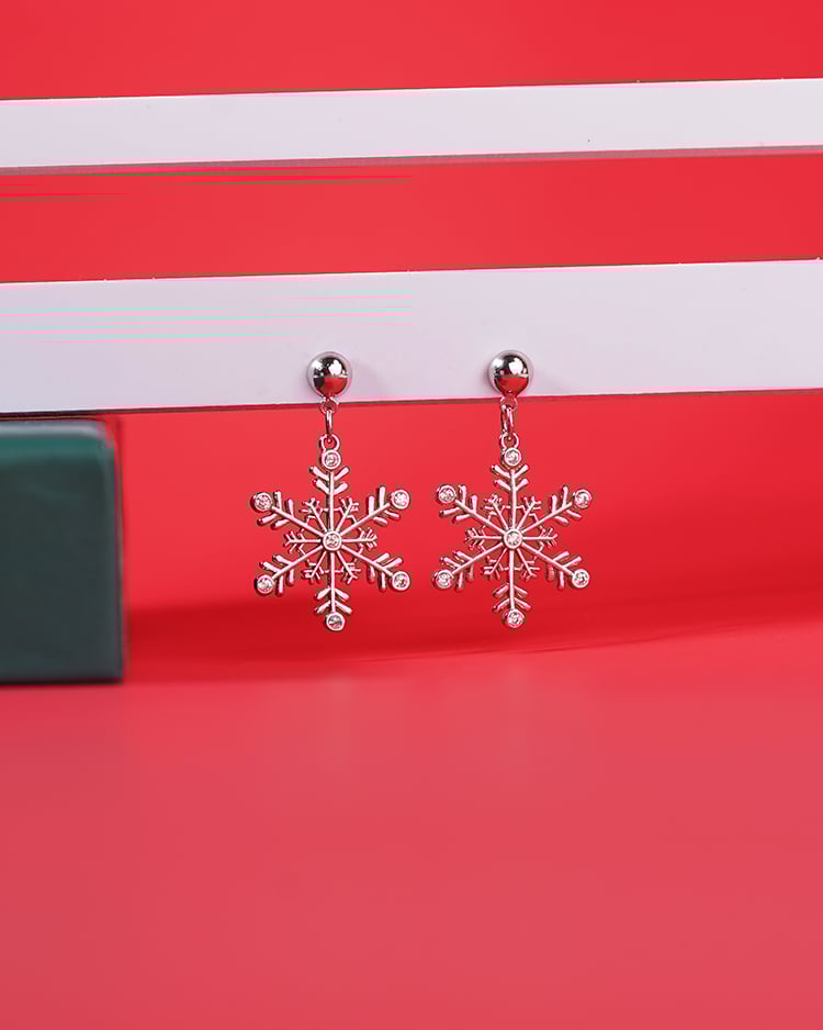 聖誕銀光閃閃雪花 耳針/無耳洞黏貼式耳環 模特兒展示