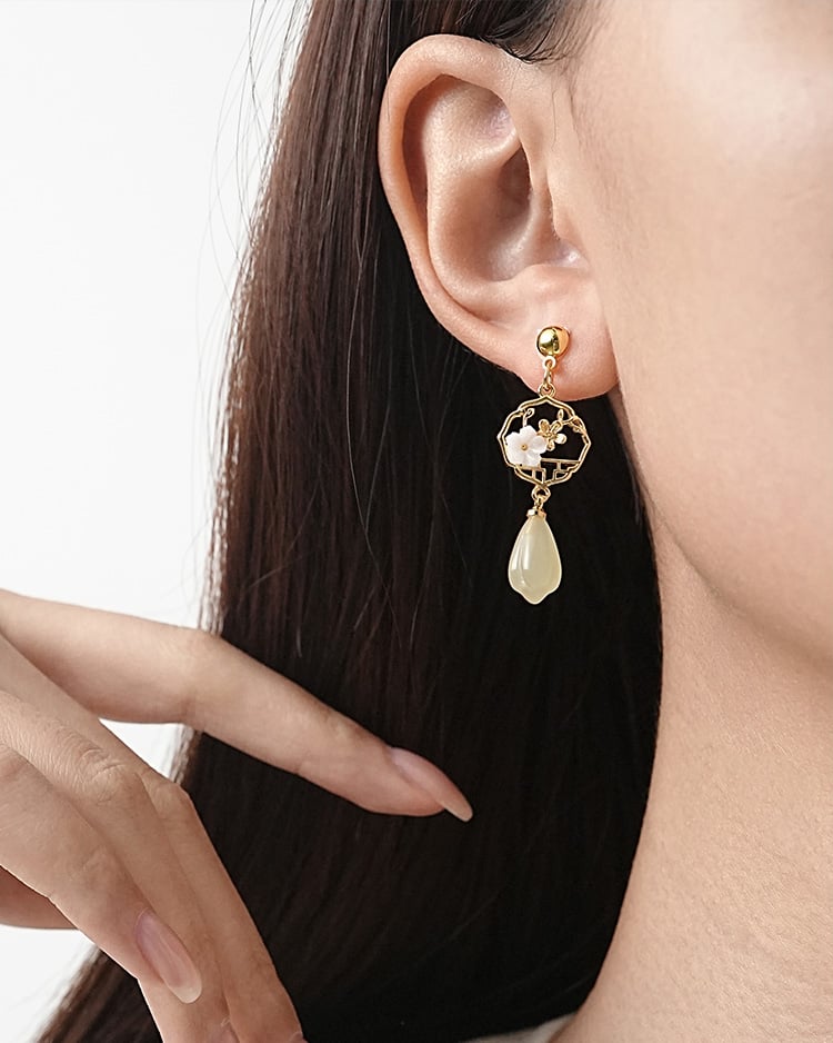 春櫻水漾耳環 耳針/無耳洞黏貼式耳環 模特兒展示