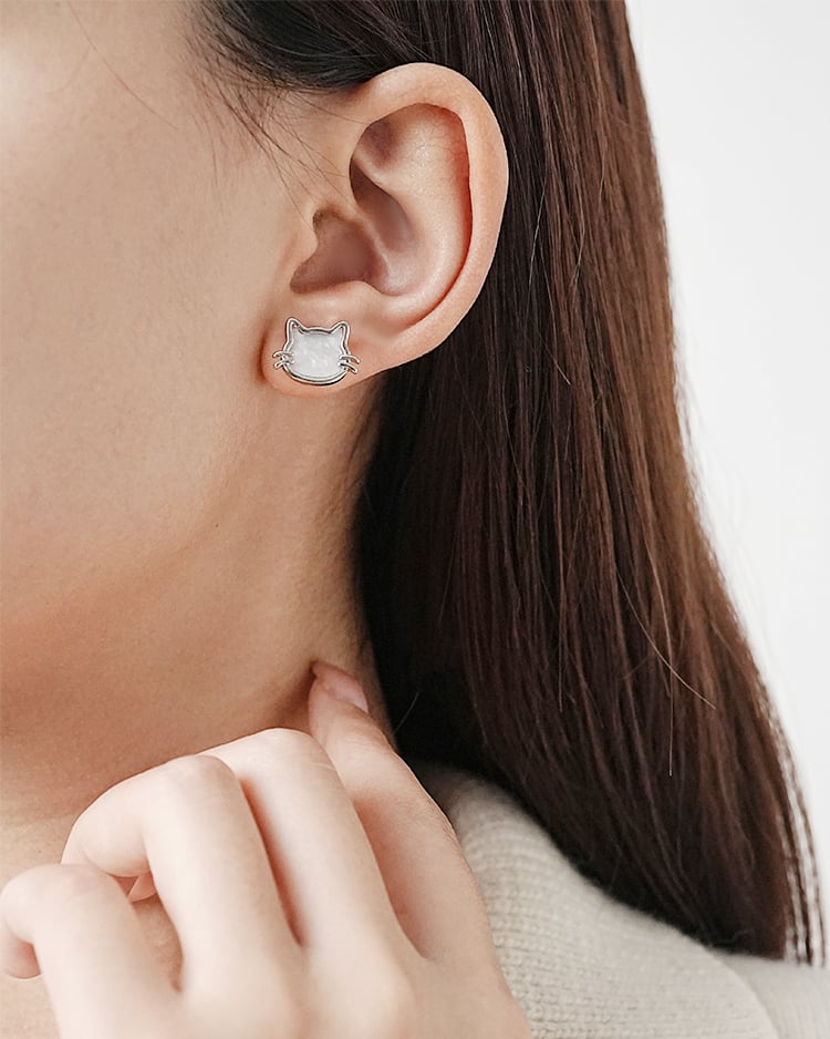 萌貓戲魚不對稱 耳針/無耳洞黏貼式耳環 模特兒展示