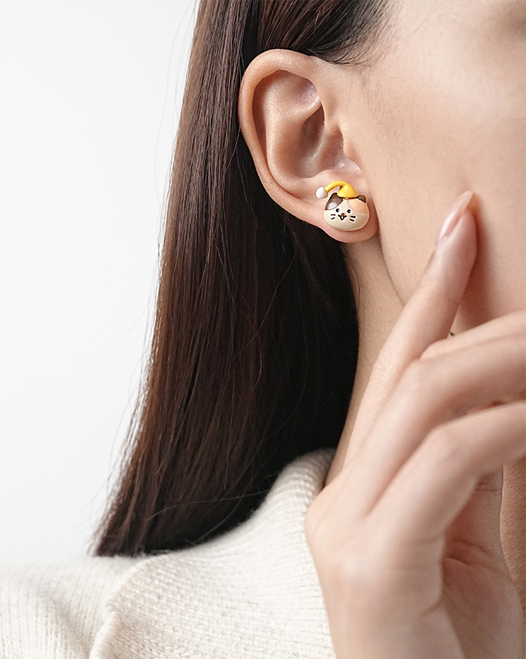夢遊睡帽小貓 耳針/無耳洞黏貼式耳環 模特兒展示
